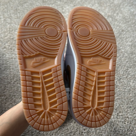 Nike Air Jordan 1 Retro High OG Metallic Gold - Picture 3 of 6